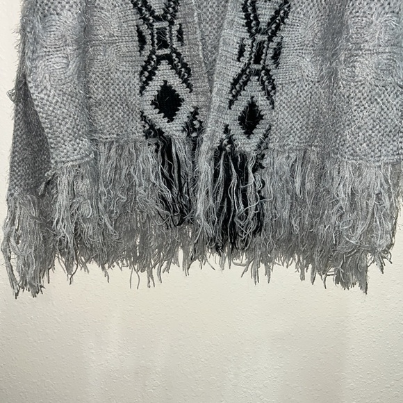 Tribal Aztec Print Grey and black Open Front Fringe Cardigan - Picture 4 of 4